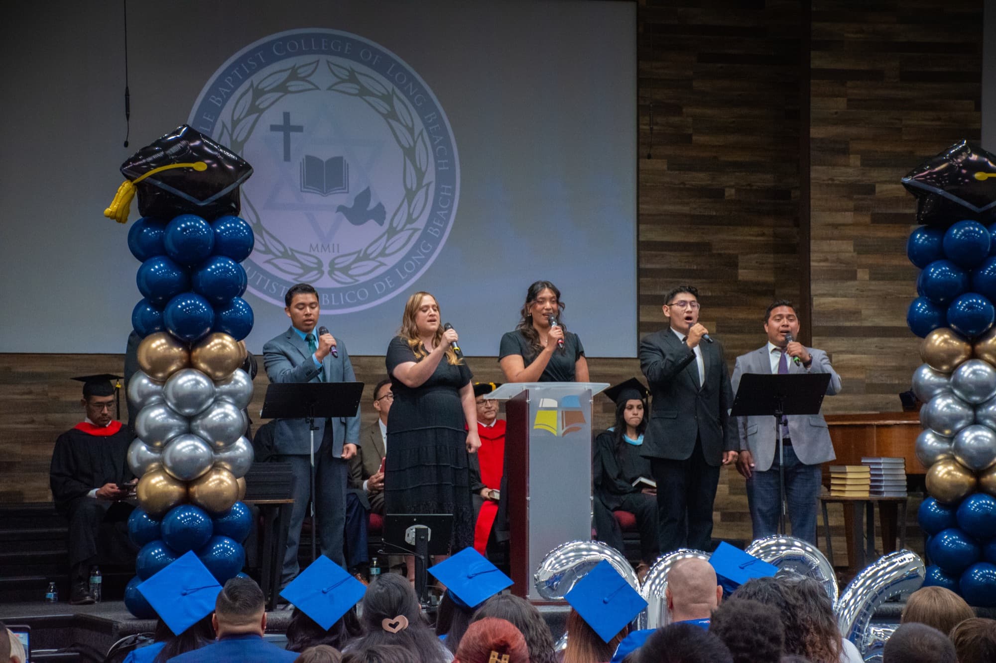 Graduación del Colegio Bautista Bíblico de Long Beach.