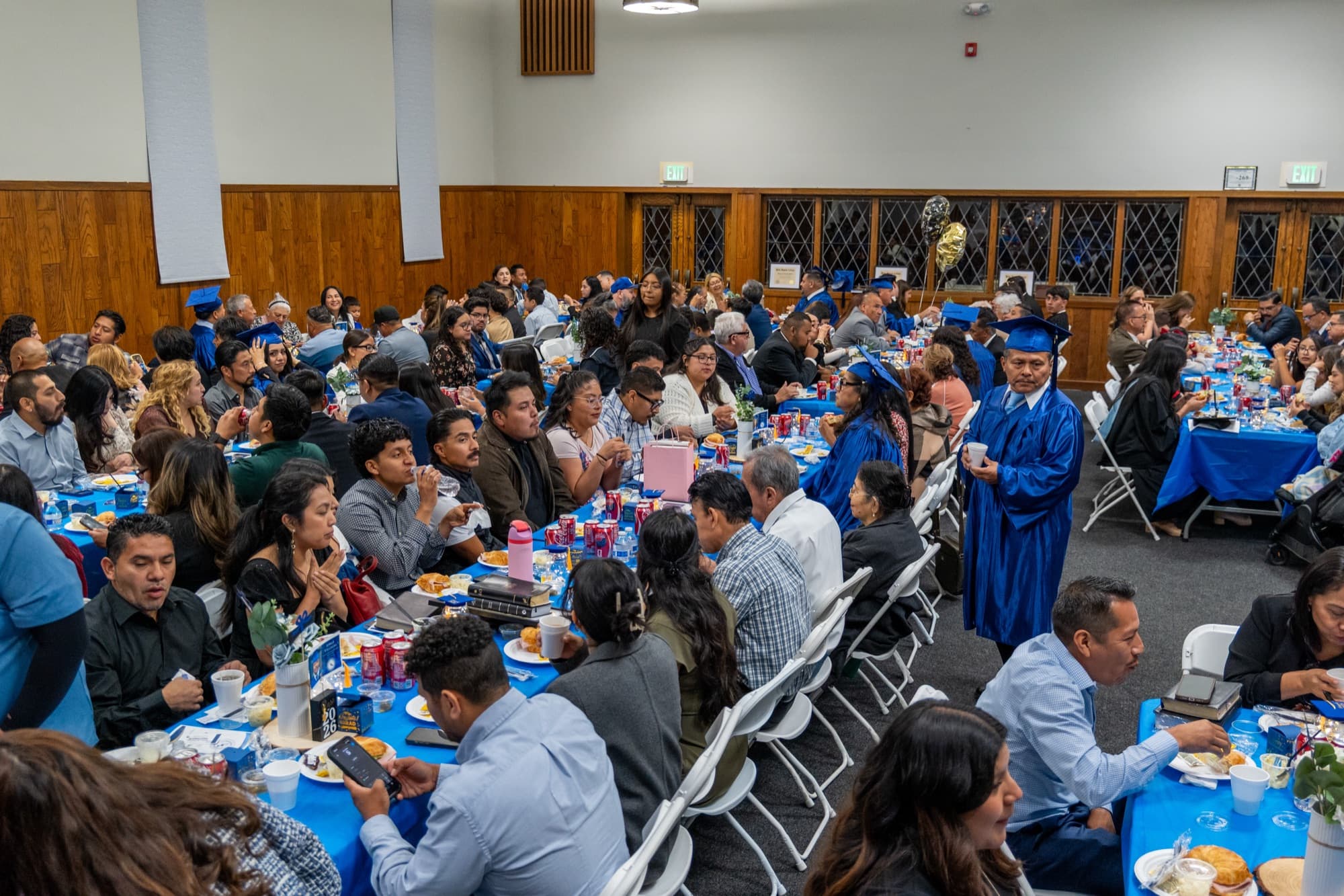 Comida de graduación del colegio bíblico.